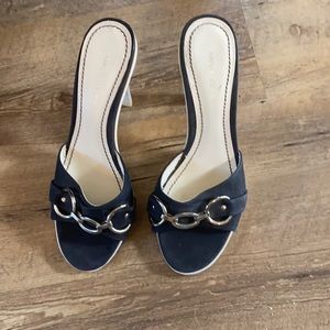 Nine West navy heels. 2.5 inch heel. Gently used